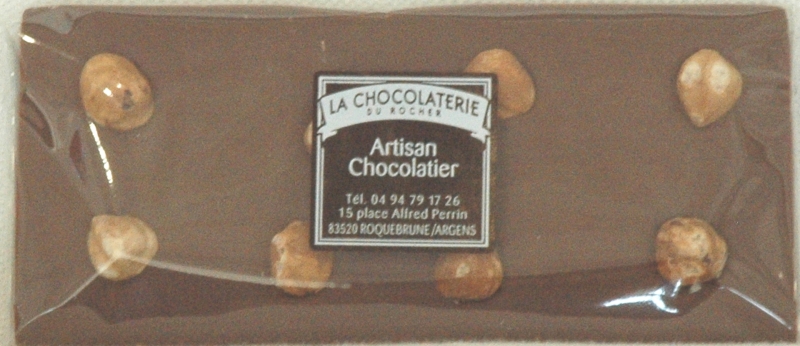 tablette de chocolat au lait aux noisettes